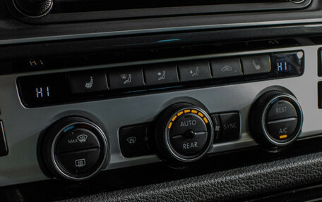 Volkswagen Multivan T6 рестайлинг, 2018 год, 3 900 000 рублей, 17 фотография