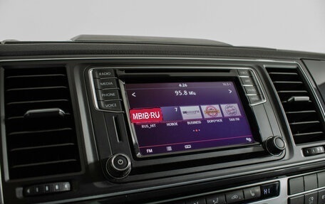 Volkswagen Multivan T6 рестайлинг, 2018 год, 3 900 000 рублей, 15 фотография