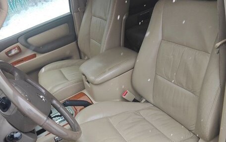Toyota Land Cruiser 100 рестайлинг 2, 2006 год, 2 950 000 рублей, 16 фотография