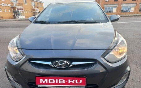 Hyundai Solaris II рестайлинг, 2013 год, 1 100 000 рублей, 5 фотография