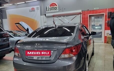 Hyundai Solaris II рестайлинг, 2013 год, 1 100 000 рублей, 13 фотография