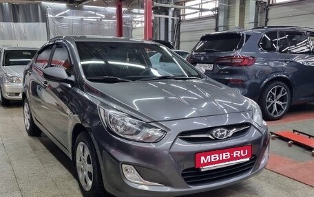 Hyundai Solaris II рестайлинг, 2013 год, 1 100 000 рублей, 8 фотография
