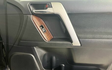 Toyota Land Cruiser Prado 150 рестайлинг 2, 2014 год, 3 650 000 рублей, 19 фотография