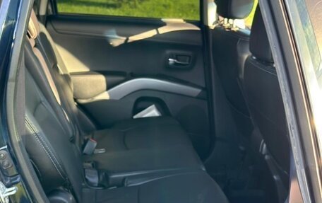 Mitsubishi Outlander III рестайлинг 3, 2011 год, 1 300 000 рублей, 12 фотография