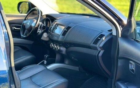 Mitsubishi Outlander III рестайлинг 3, 2011 год, 1 300 000 рублей, 13 фотография