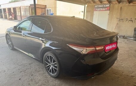 Toyota Camry, 2019 год, 2 650 000 рублей, 3 фотография