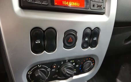 Renault Sandero I, 2013 год, 600 000 рублей, 17 фотография