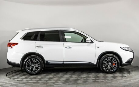 Mitsubishi Outlander III рестайлинг 3, 2017 год, 2 199 000 рублей, 4 фотография