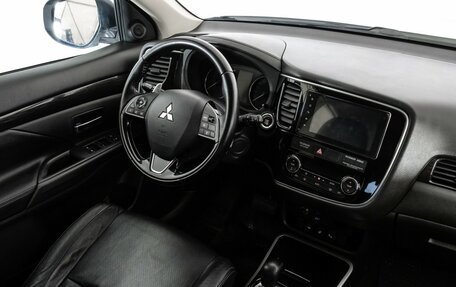 Mitsubishi Outlander III рестайлинг 3, 2017 год, 2 199 000 рублей, 9 фотография