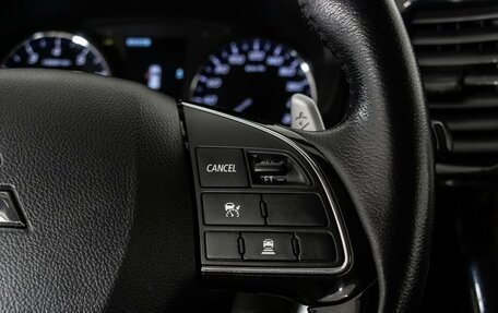 Mitsubishi Outlander III рестайлинг 3, 2017 год, 2 199 000 рублей, 12 фотография