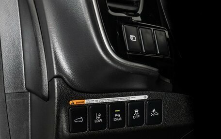Mitsubishi Outlander III рестайлинг 3, 2017 год, 2 199 000 рублей, 16 фотография
