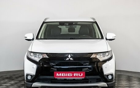 Mitsubishi Outlander III рестайлинг 3, 2017 год, 2 199 000 рублей, 2 фотография
