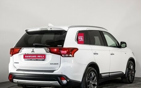 Mitsubishi Outlander III рестайлинг 3, 2017 год, 2 199 000 рублей, 5 фотография