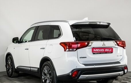 Mitsubishi Outlander III рестайлинг 3, 2017 год, 2 199 000 рублей, 7 фотография