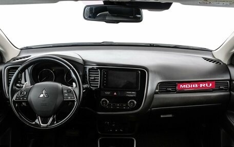 Mitsubishi Outlander III рестайлинг 3, 2017 год, 2 199 000 рублей, 10 фотография