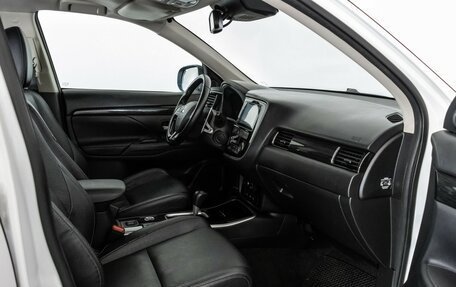 Mitsubishi Outlander III рестайлинг 3, 2017 год, 2 199 000 рублей, 26 фотография