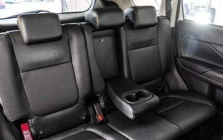 Mitsubishi Outlander III рестайлинг 3, 2017 год, 2 199 000 рублей, 27 фотография