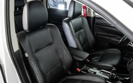 Mitsubishi Outlander III рестайлинг 3, 2017 год, 2 199 000 рублей, 25 фотография
