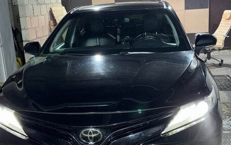 Toyota Camry, 2018 год, 2 900 000 рублей, 1 фотография