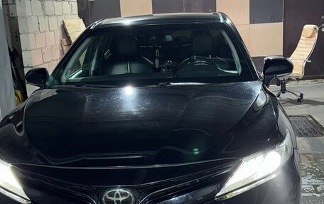 Toyota Camry, 2018 год, 2 900 000 рублей, 2 фотография