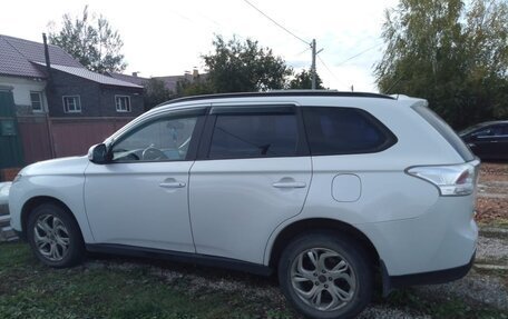 Mitsubishi Outlander III рестайлинг 3, 2013 год, 1 400 000 рублей, 4 фотография