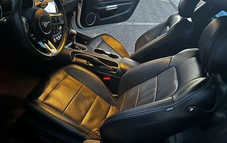 Ford Mustang VI рестайлинг, 2022 год, 3 100 000 рублей, 12 фотография