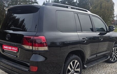 Toyota Land Cruiser 200, 2010 год, 3 600 000 рублей, 5 фотография