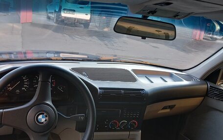 BMW 5 серия, 1988 год, 900 000 рублей, 3 фотография