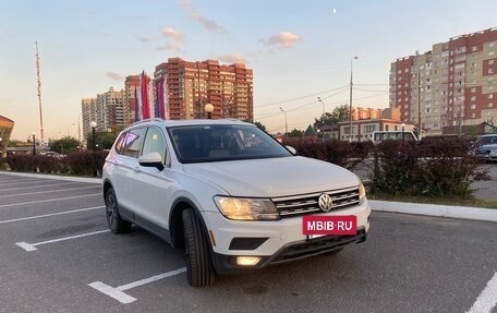 Volkswagen Tiguan II, 2017 год, 1 990 000 рублей, 2 фотография
