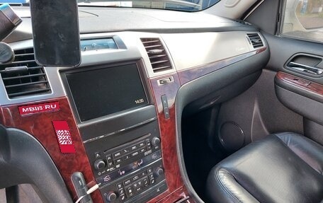 Cadillac Escalade III, 2011 год, 1 900 000 рублей, 1 фотография
