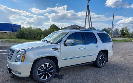 Cadillac Escalade III, 2011 год, 1 900 000 рублей, 8 фотография