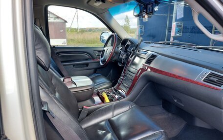 Cadillac Escalade III, 2011 год, 1 900 000 рублей, 5 фотография