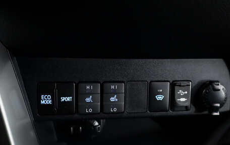 Toyota RAV4, 2019 год, 2 650 000 рублей, 12 фотография