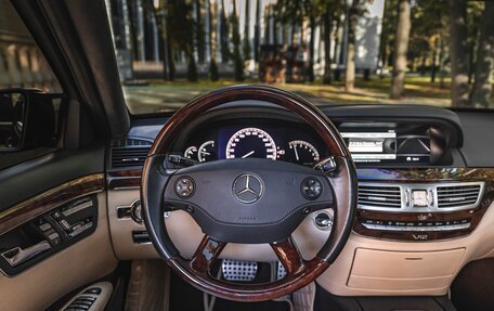 Mercedes-Benz S-Класс, 2006 год, 1 750 000 рублей, 21 фотография