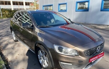 Volvo V60 Cross Country II, 2017 год, 2 345 000 рублей, 10 фотография