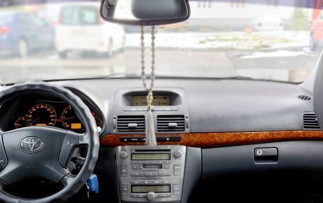 Toyota Avensis III рестайлинг, 2004 год, 730 000 рублей, 20 фотография