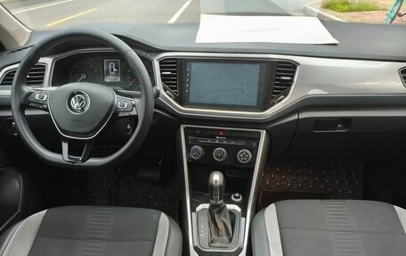 Volkswagen T-Roc I, 2018 год, 1 580 000 рублей, 14 фотография