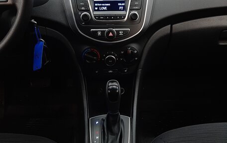 Hyundai Solaris II рестайлинг, 2015 год, 1 080 000 рублей, 18 фотография