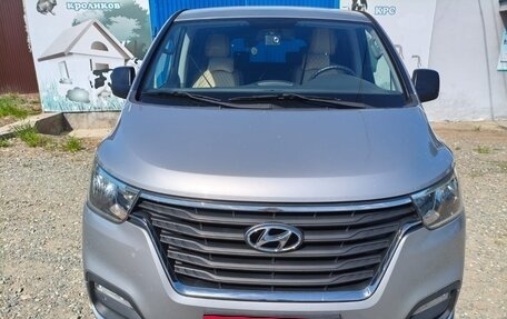 Hyundai Grand Starex Grand Starex I рестайлинг 2, 2018 год, 3 050 000 рублей, 1 фотография