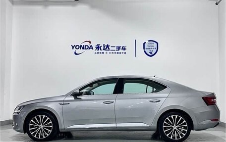 Skoda Superb III рестайлинг, 2016 год, 1 400 777 рублей, 2 фотография