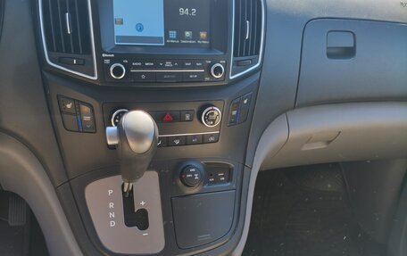 Hyundai Grand Starex Grand Starex I рестайлинг 2, 2018 год, 3 050 000 рублей, 14 фотография