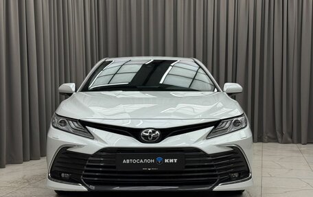 Toyota Camry, 2022 год, 3 300 000 рублей, 2 фотография