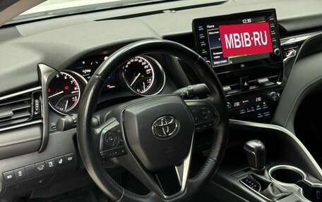 Toyota Camry, 2022 год, 3 300 000 рублей, 10 фотография