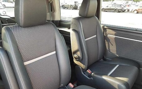 Honda Stepwgn IV, 2017 год, 2 000 000 рублей, 8 фотография