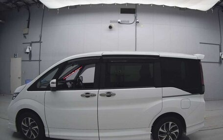 Honda Stepwgn IV, 2017 год, 2 000 000 рублей, 4 фотография