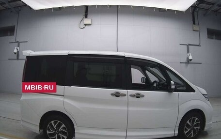 Honda Stepwgn IV, 2017 год, 2 000 000 рублей, 3 фотография