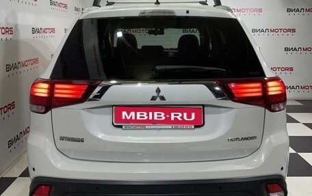 Mitsubishi Outlander III рестайлинг 3, 2015 год, 2 075 000 рублей, 2 фотография
