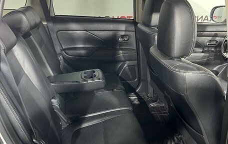 Mitsubishi Outlander III рестайлинг 3, 2015 год, 2 075 000 рублей, 7 фотография