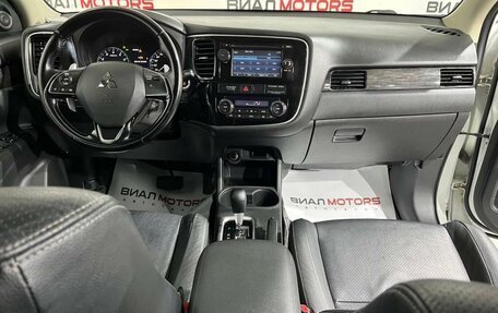 Mitsubishi Outlander III рестайлинг 3, 2015 год, 2 075 000 рублей, 6 фотография