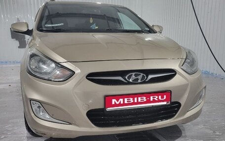 Hyundai Solaris II рестайлинг, 2013 год, 800 000 рублей, 3 фотография